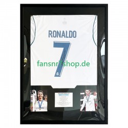 Cristiano Ronaldo Nr. 7 Real Madrid Retro Heimtrikot 2017 – signiert, Premium-Rahmen
