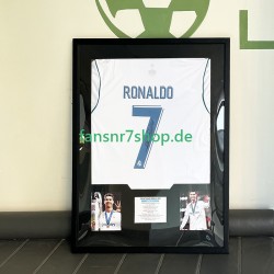 Cristiano Ronaldo Nr. 7 Real Madrid Retro Heimtrikot 2017 – signiert, Premium-Rahmen