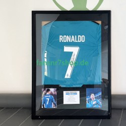 Cristiano Ronaldo Nr. 7 Real Madrid Retro Third-Trikot 2017 – signiert, Premium-Rahmen