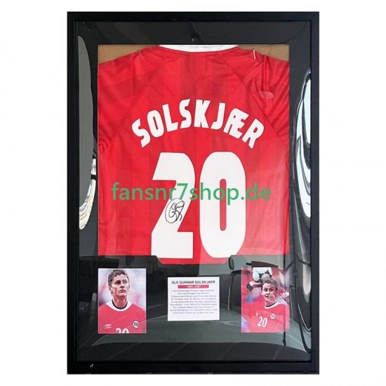 Solskjær Nr. 20 Norwegen Retro Heimtrikot 1998 – signiert, Premium-Rahmen