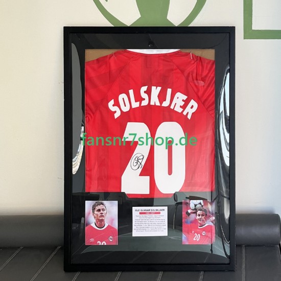 Solskjær Nr. 20 Norwegen Retro Heimtrikot 1998 – signiert, Premium-Rahmen